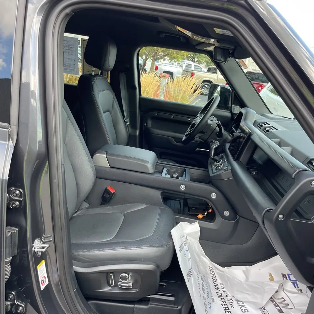 2024 Land Rover Defender 130 Outbound P400