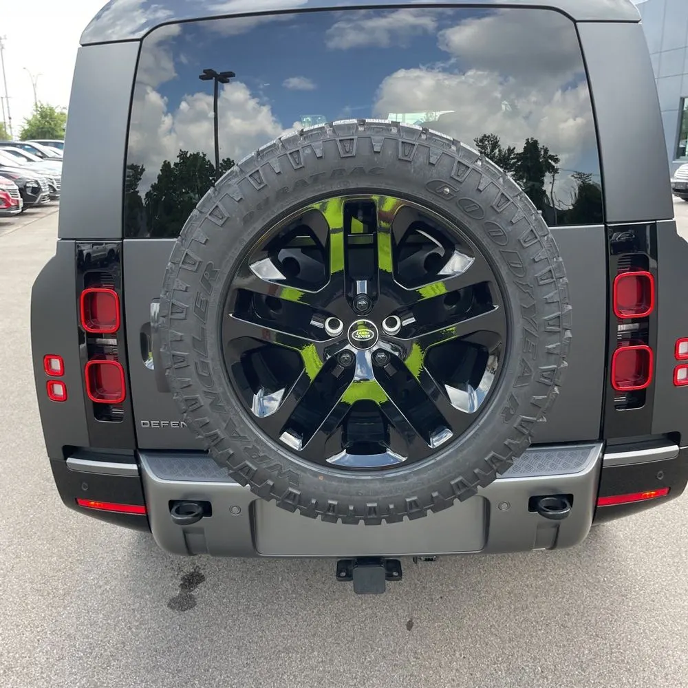 2024 Land Rover Defender 130 Outbound P400