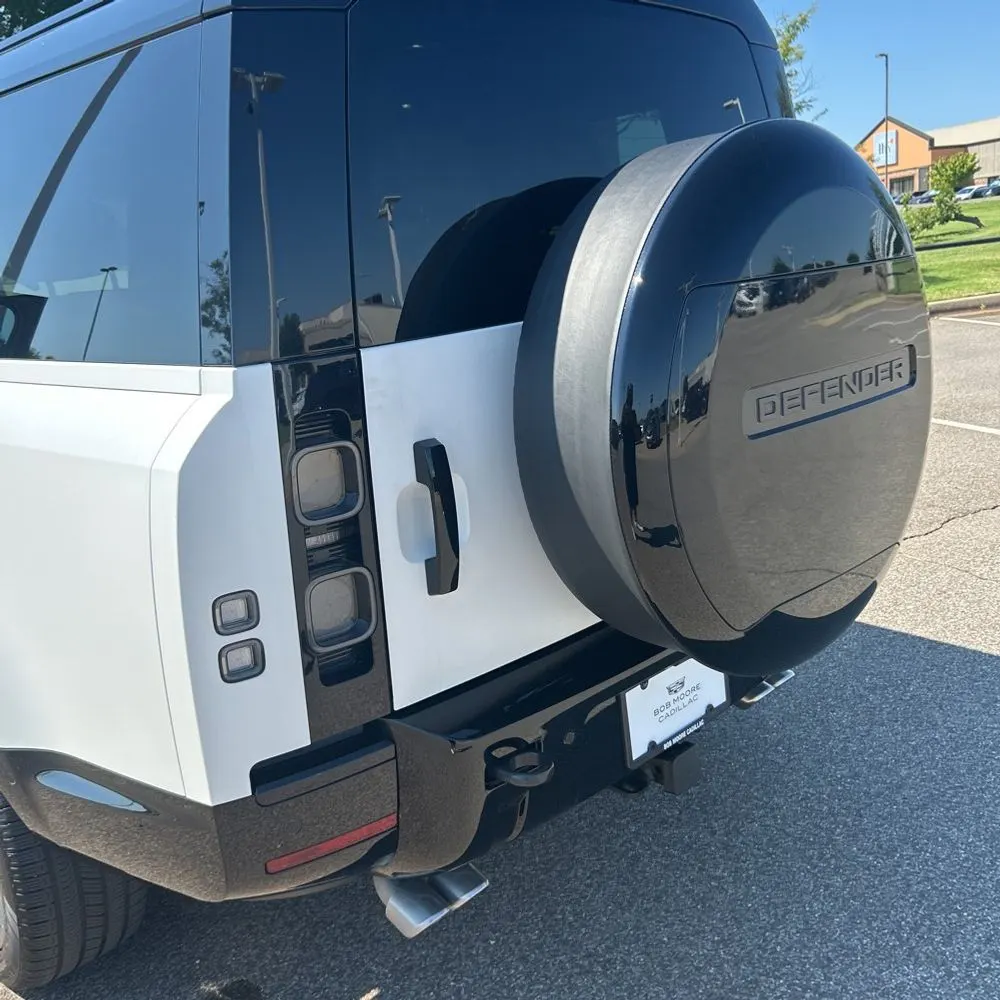 2025 Land Rover Defender 130 V8 P500