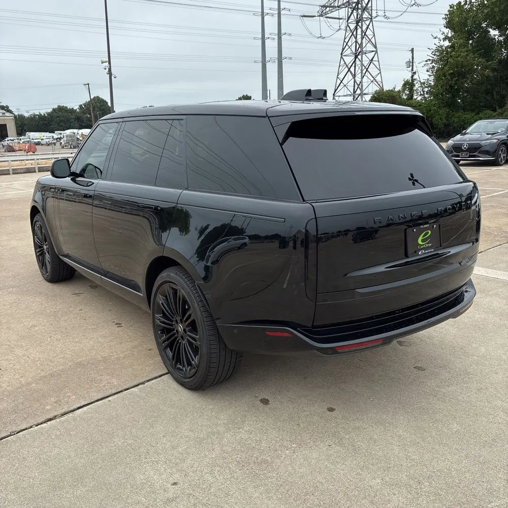 2025 Land Rover Range Rover SE P530
