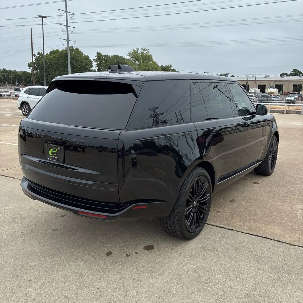 2025 Land Rover Range Rover SE P530