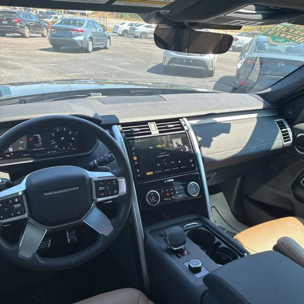 2024 Land Rover Discovery Dynamic SE P300