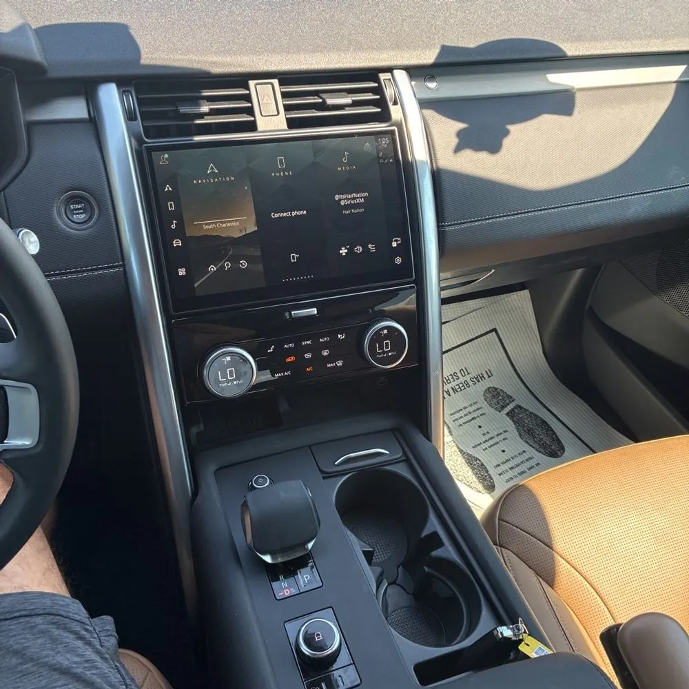 2024 Land Rover Discovery Dynamic SE P300