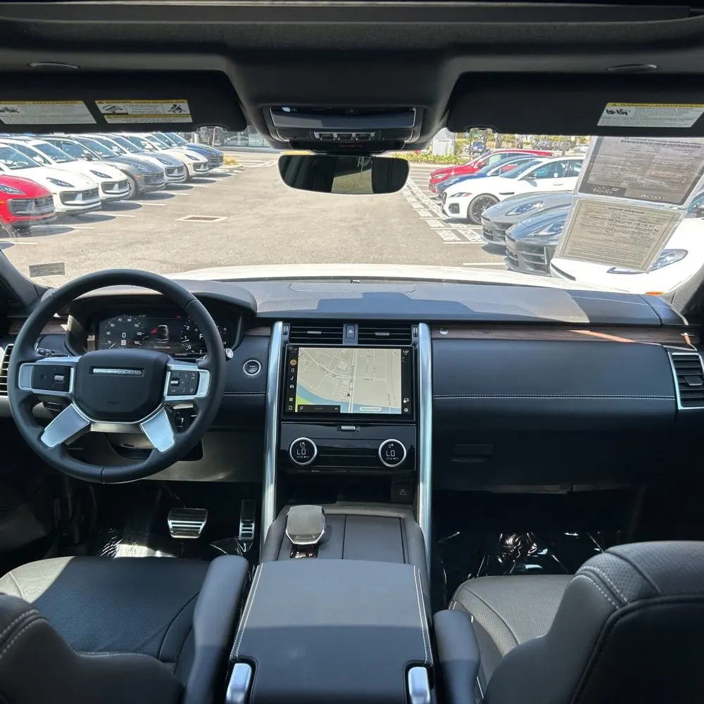 2024 Land Rover Discovery Dynamic SE P300