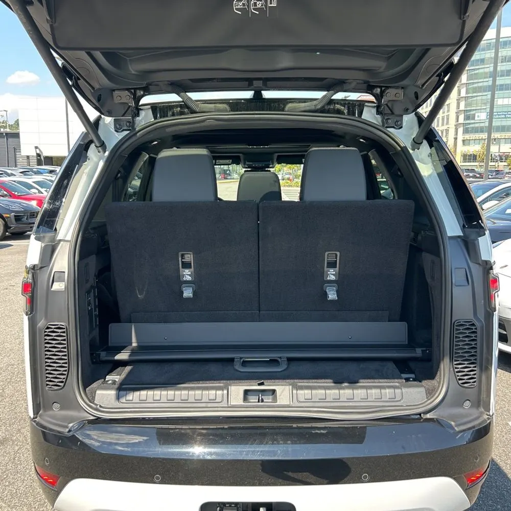 2024 Land Rover Discovery Dynamic SE P300