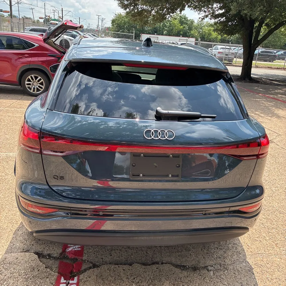 2025 Audi Q6 e-tron Prestige