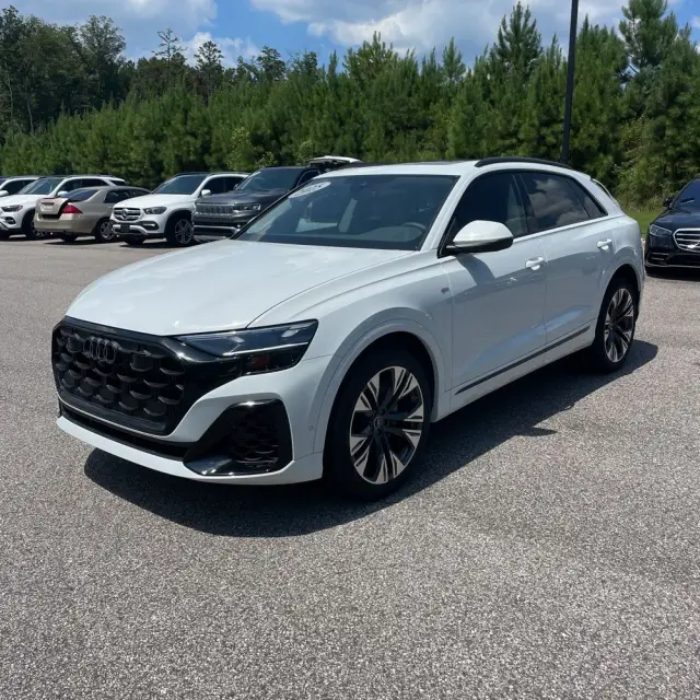 2025 Audi Q8 Premium Plus 55