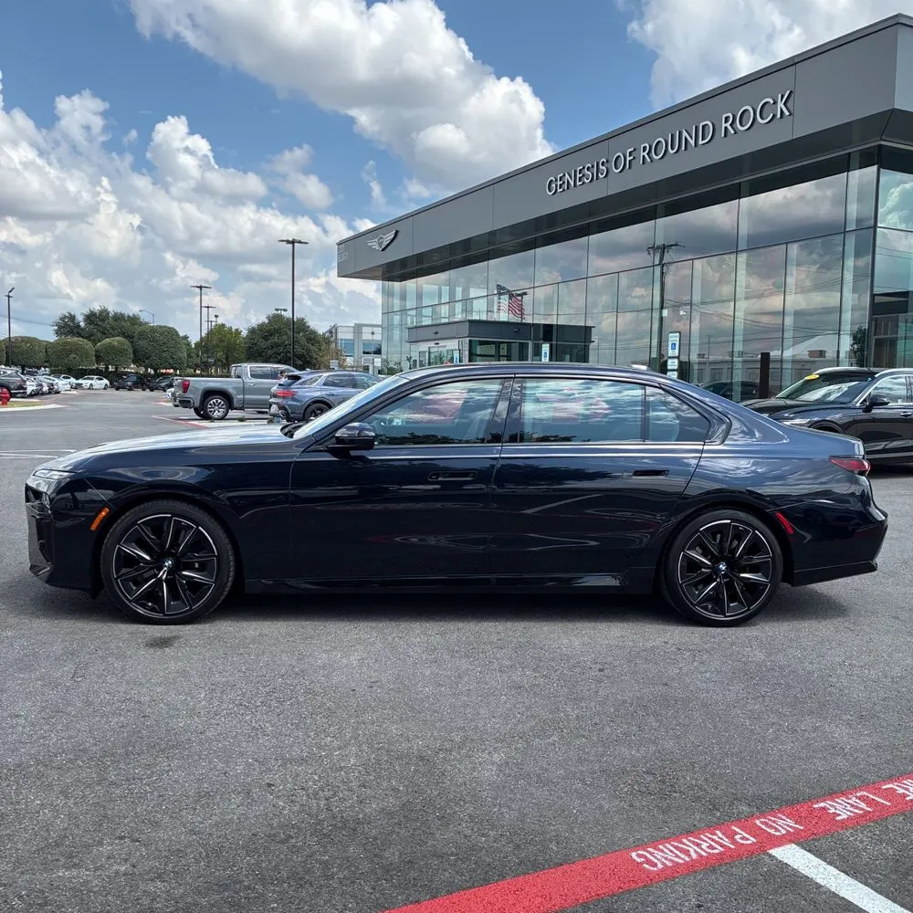 2023 BMW 7-Series 740i