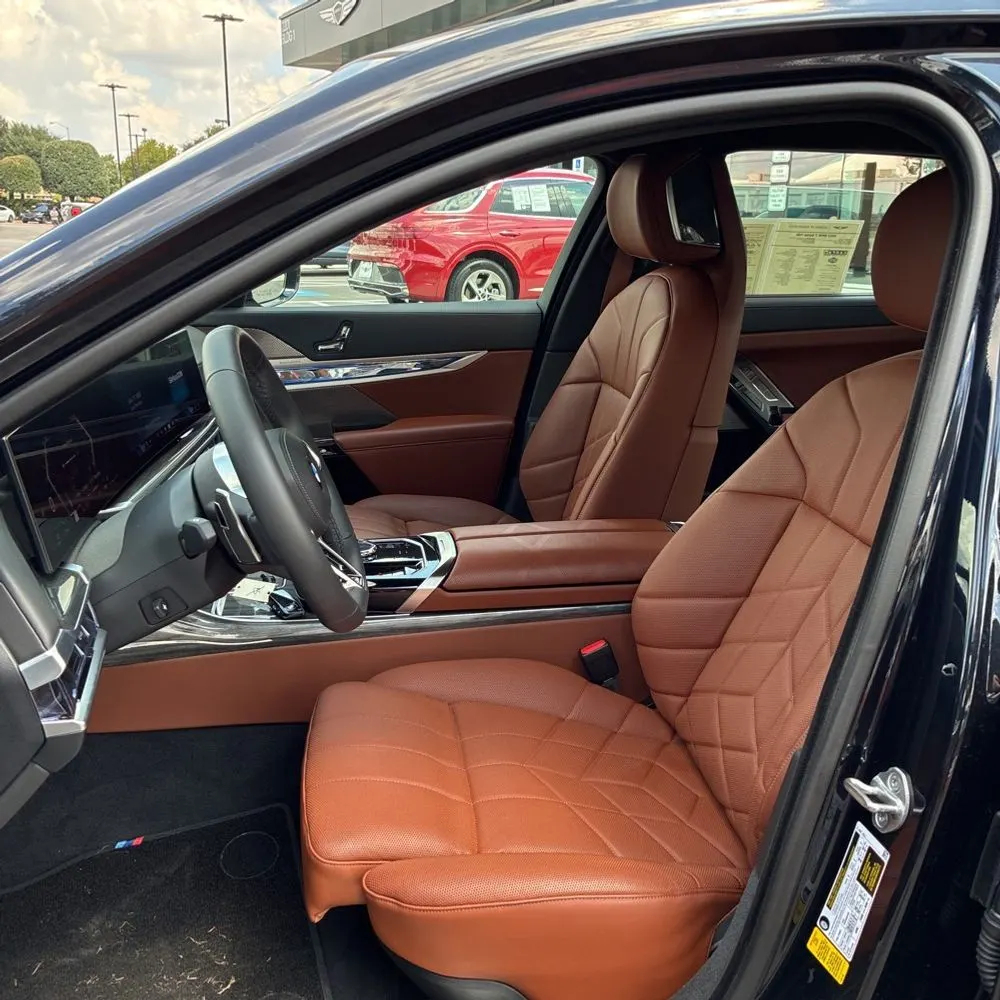 2023 BMW 7-Series 740i