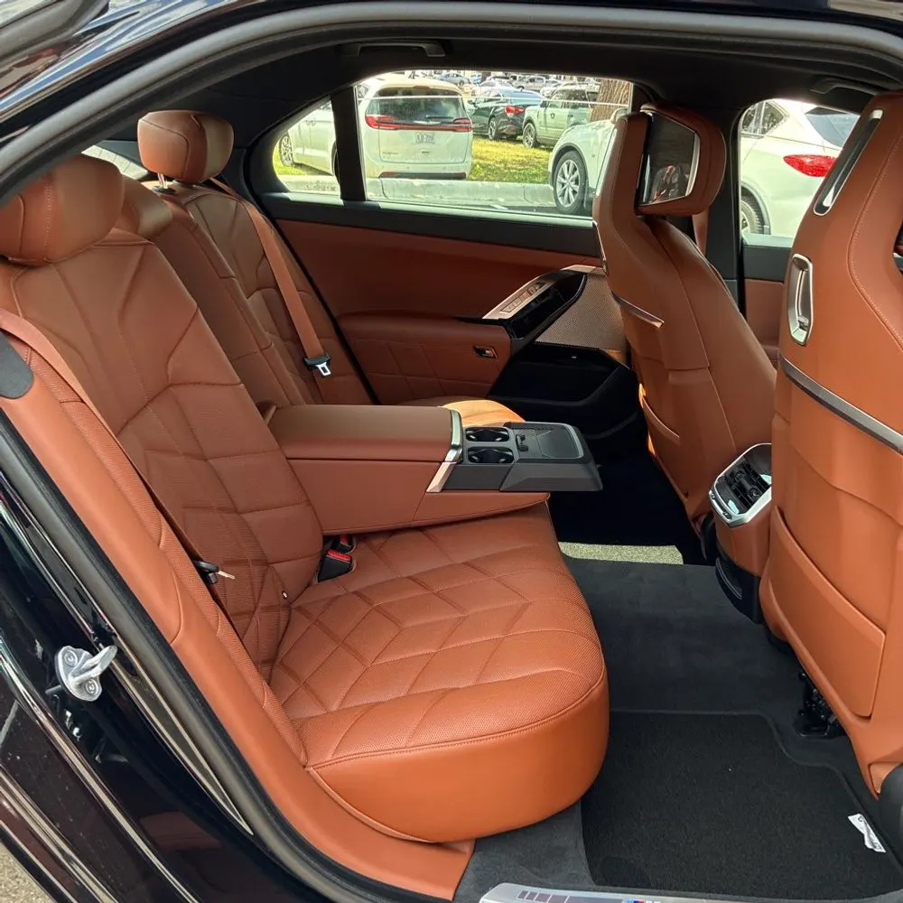 2023 BMW 7-Series 740i