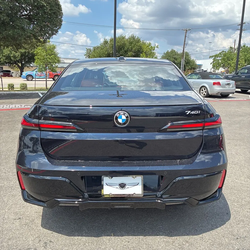 2023 BMW 7-Series 740i