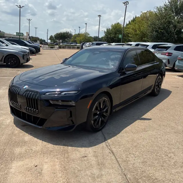 2023 BMW 7-Series 740i