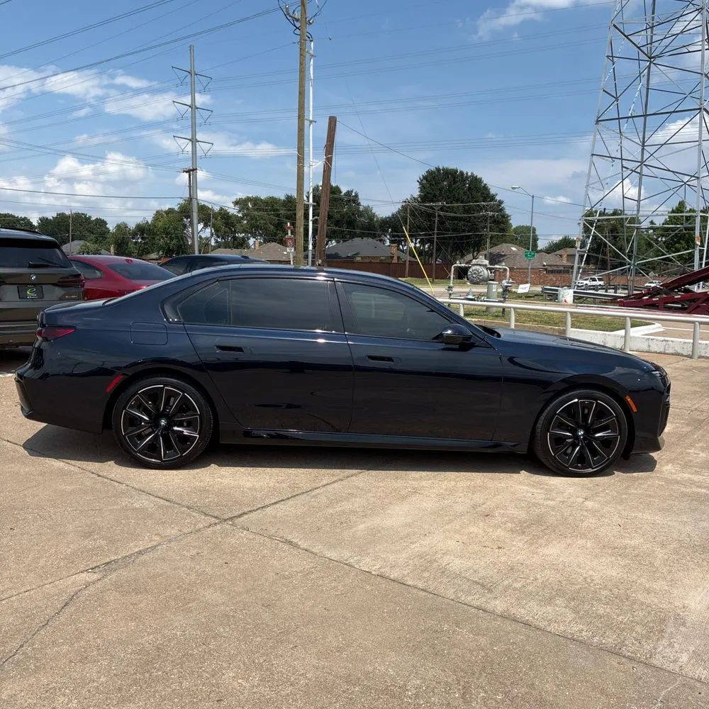 2023 BMW 7-Series 740i
