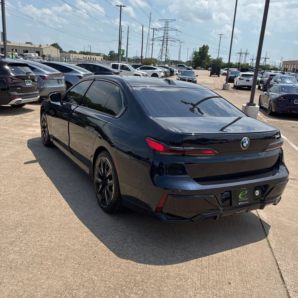 2023 BMW 7-Series 740i