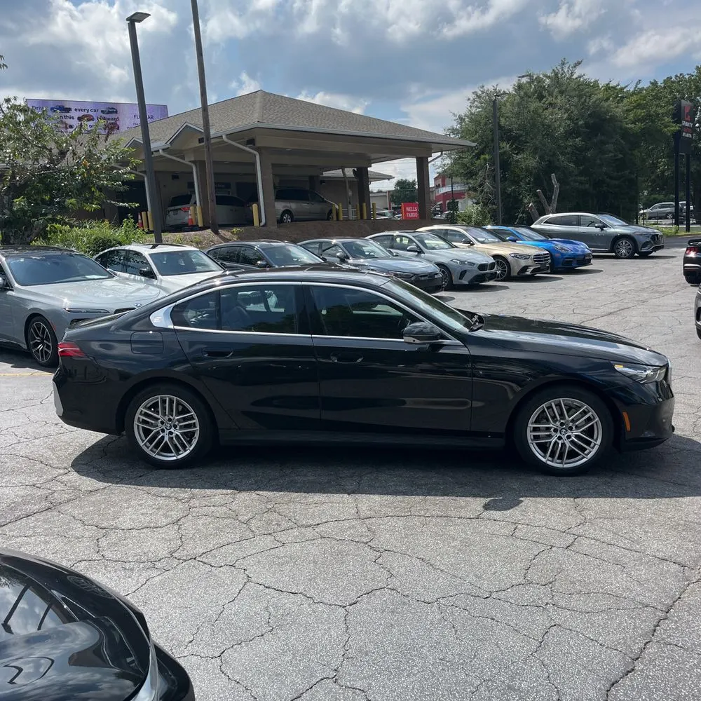 2025 BMW 5-Series 530i