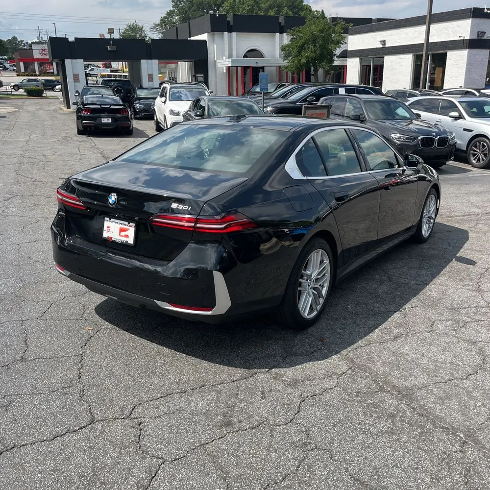 2025 BMW 5-Series 530i