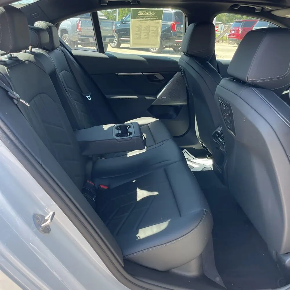 2025 BMW 5-Series 530i xDrive