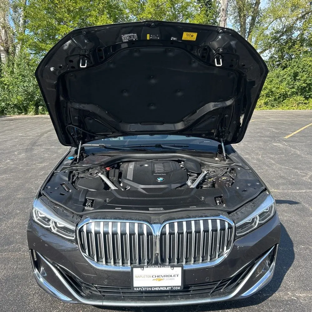 2022 BMW 7-Series 740i