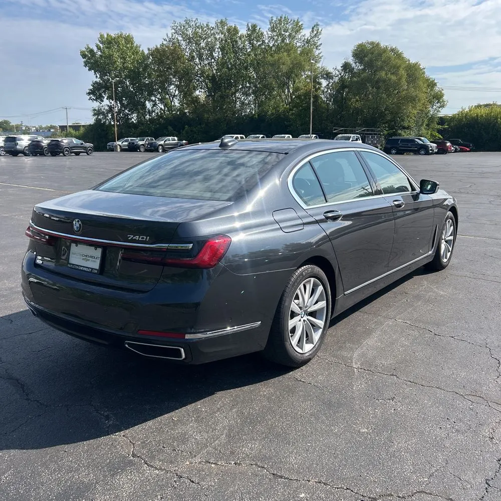 2022 BMW 7-Series 740i