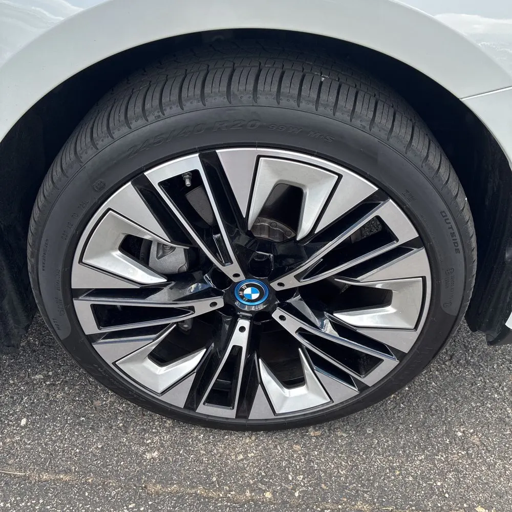 2025 BMW i5 xDrive40