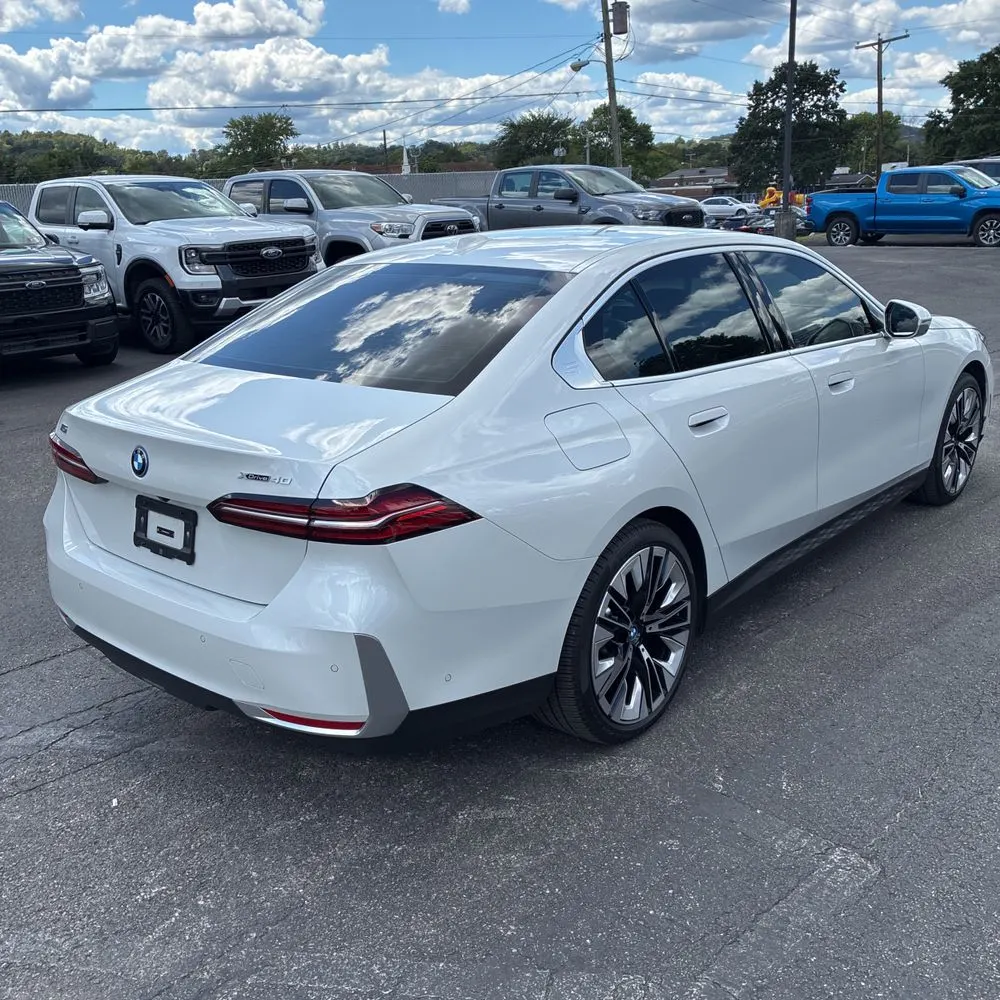 2025 BMW i5 xDrive40