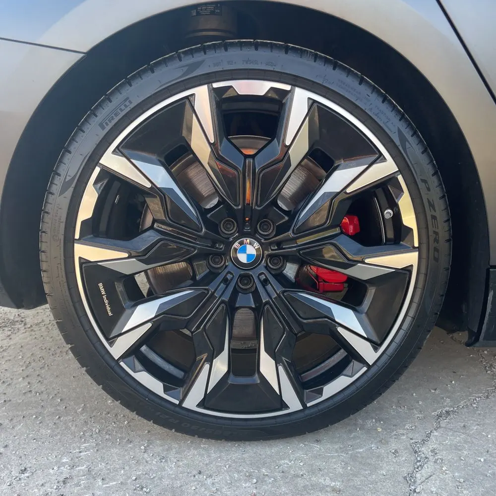 2025 BMW i5 M60
