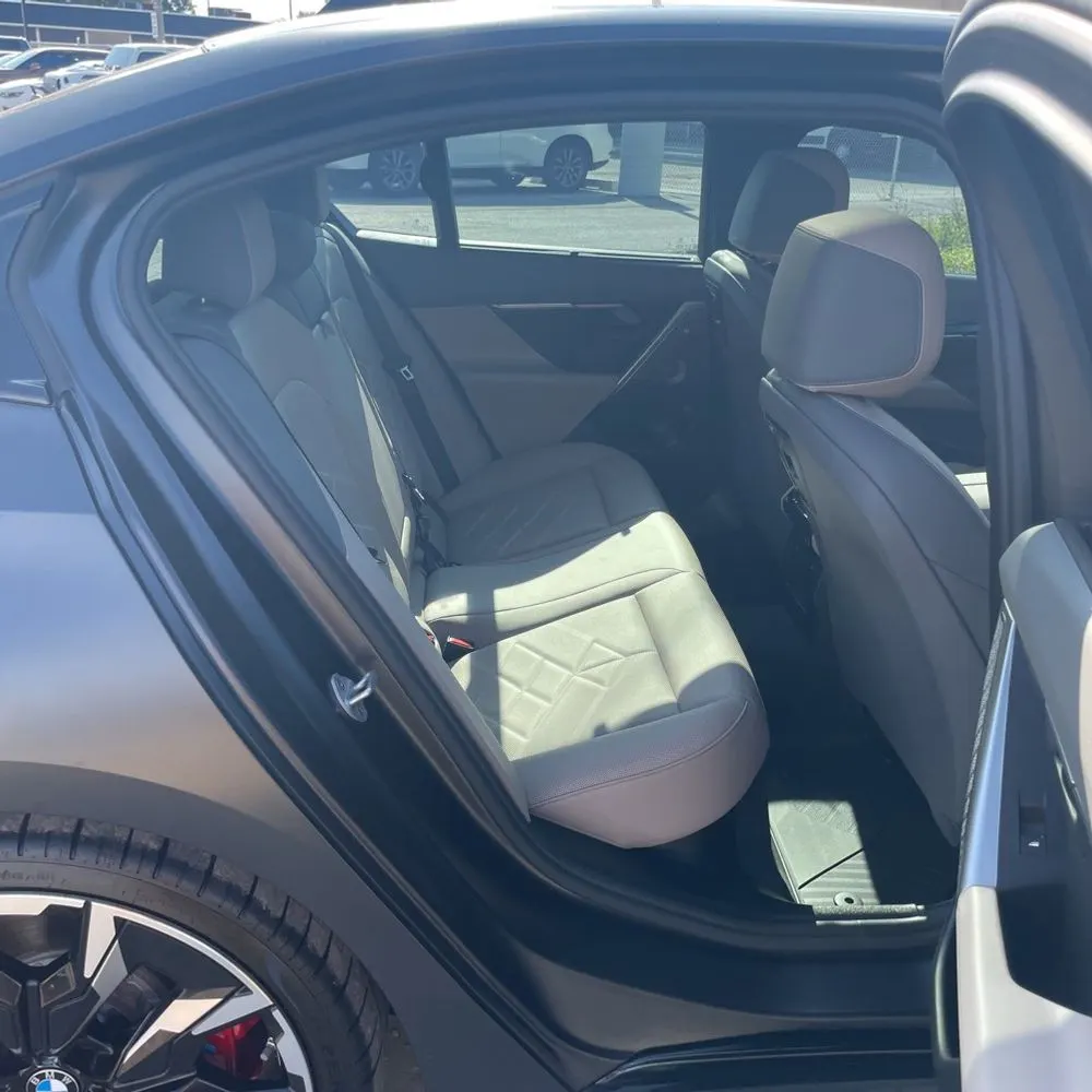 2025 BMW i5 M60