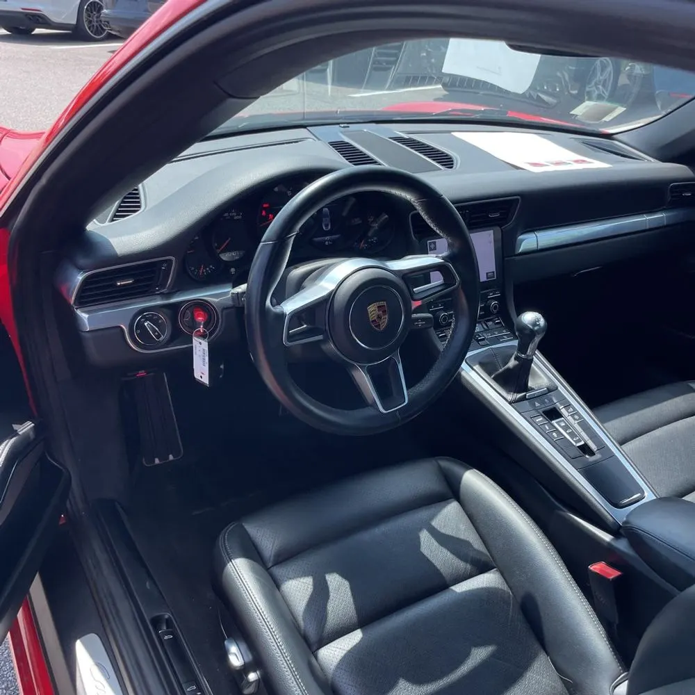 2019 Porsche 911 Carrera