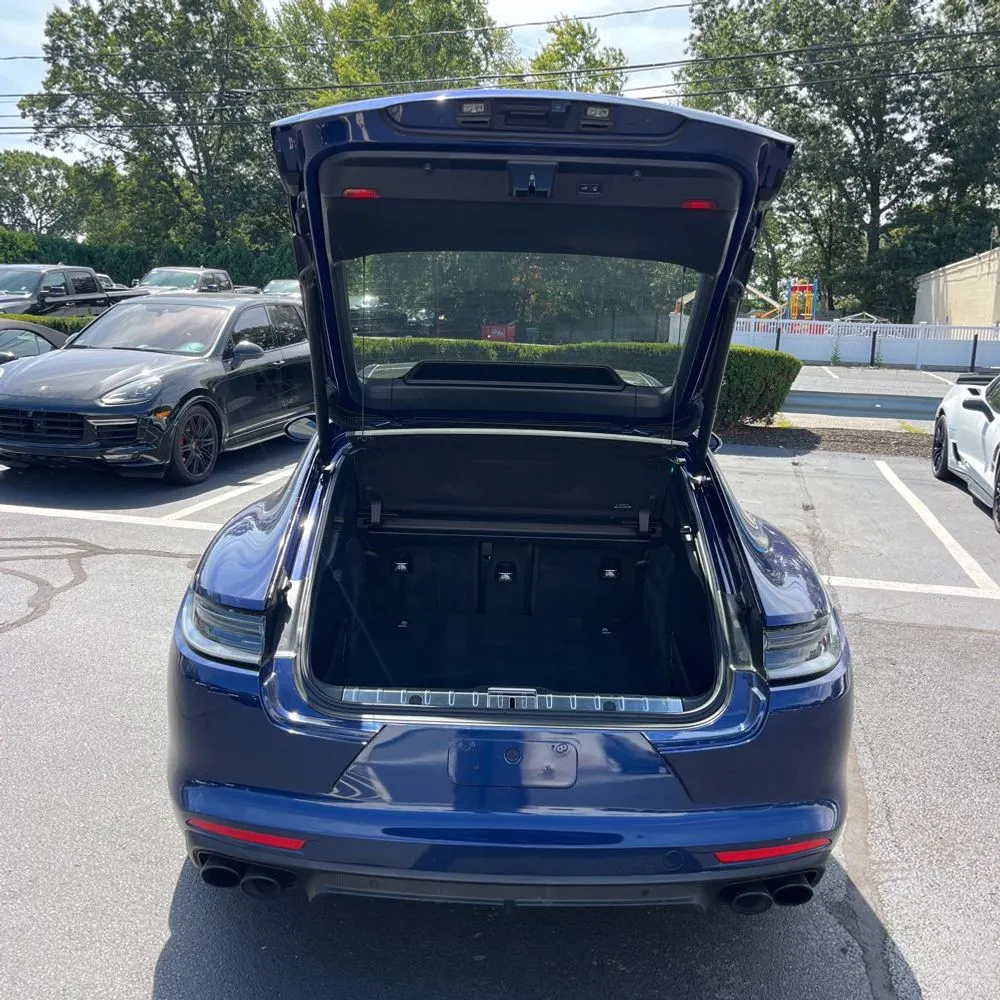 2023 Porsche Panamera 4
