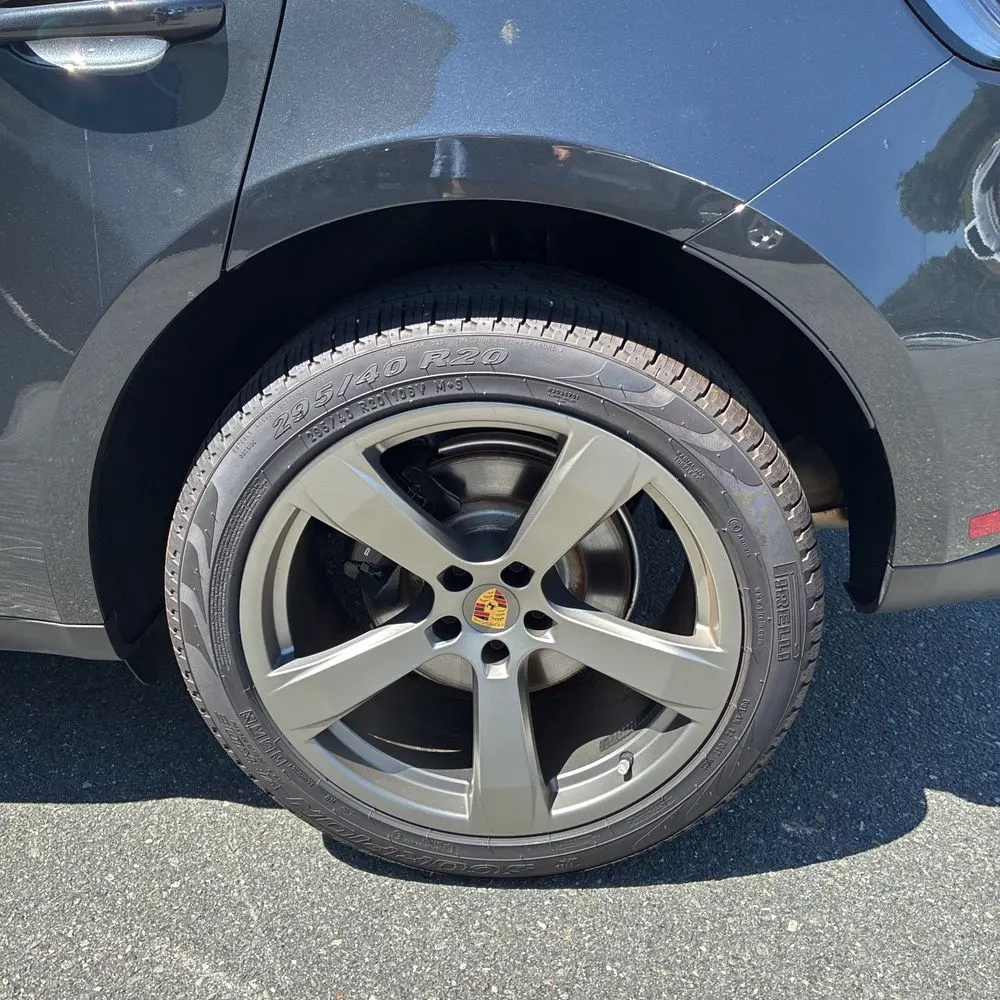 2023 Porsche Macan Base