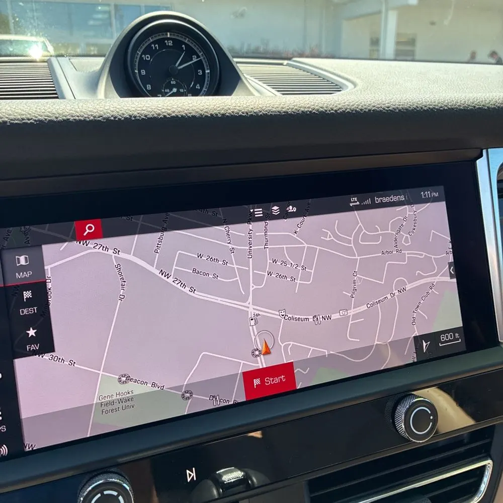 2023 Porsche Macan Base