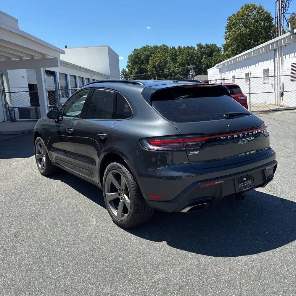 2023 Porsche Macan Base