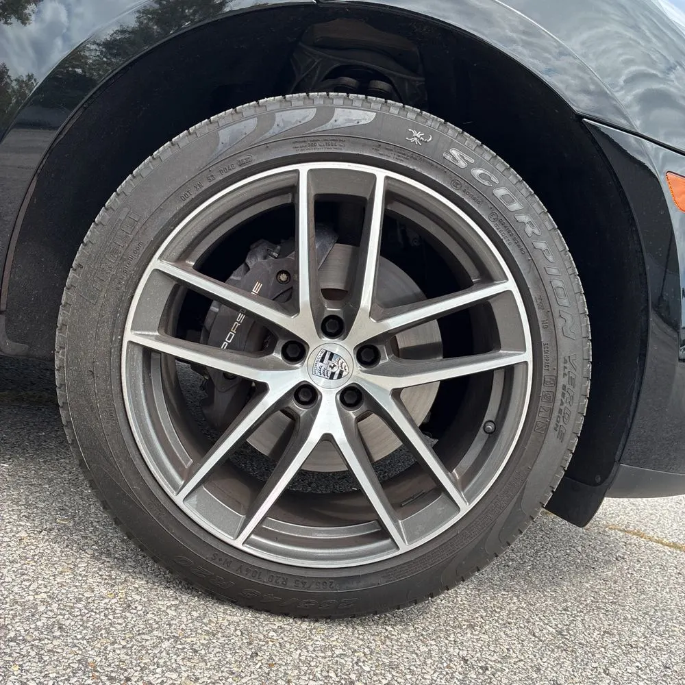 2023 Porsche Macan T