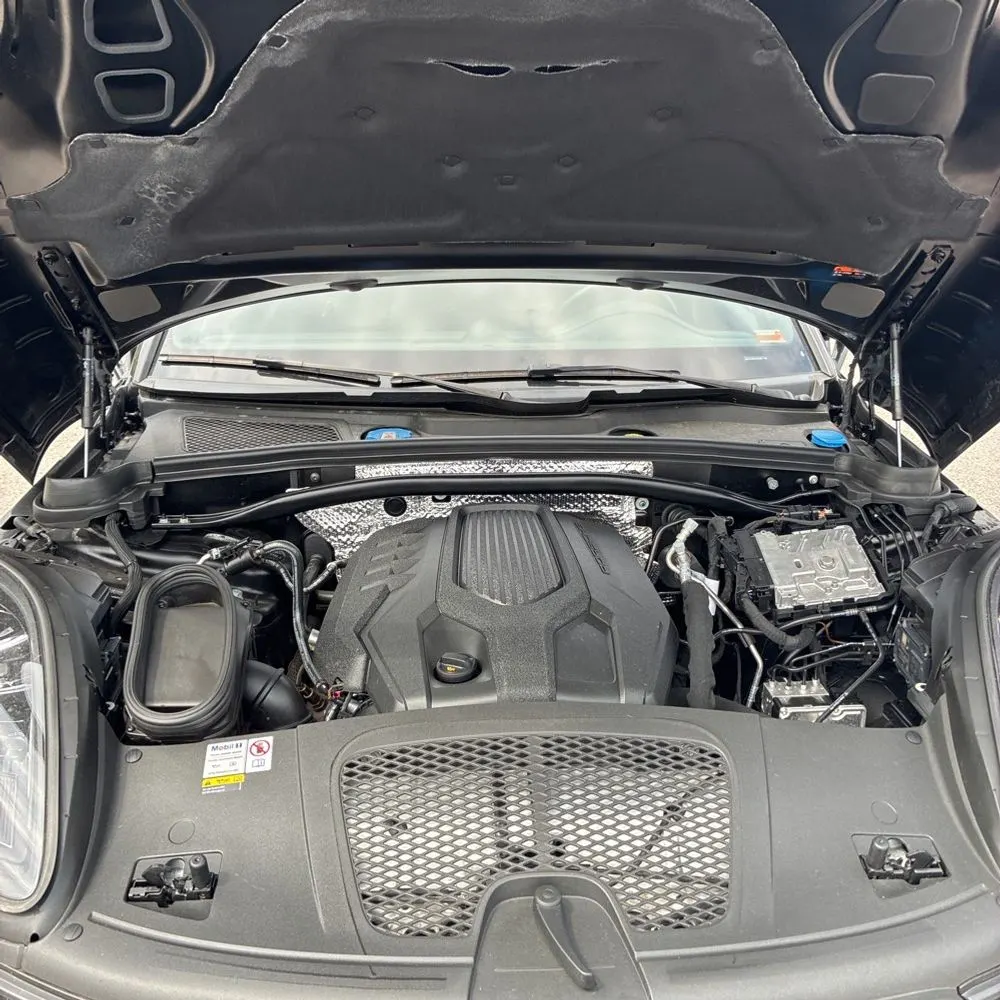 2023 Porsche Macan T