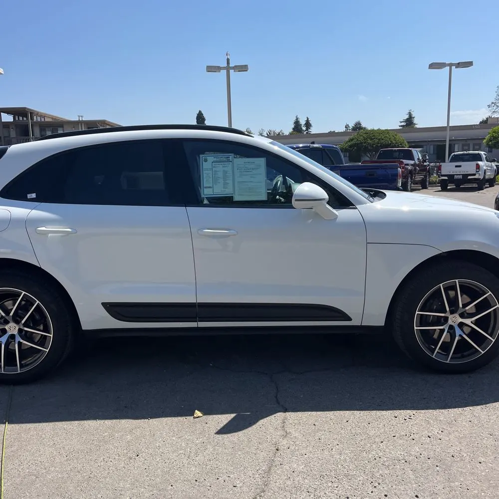 2023 Porsche Macan Base