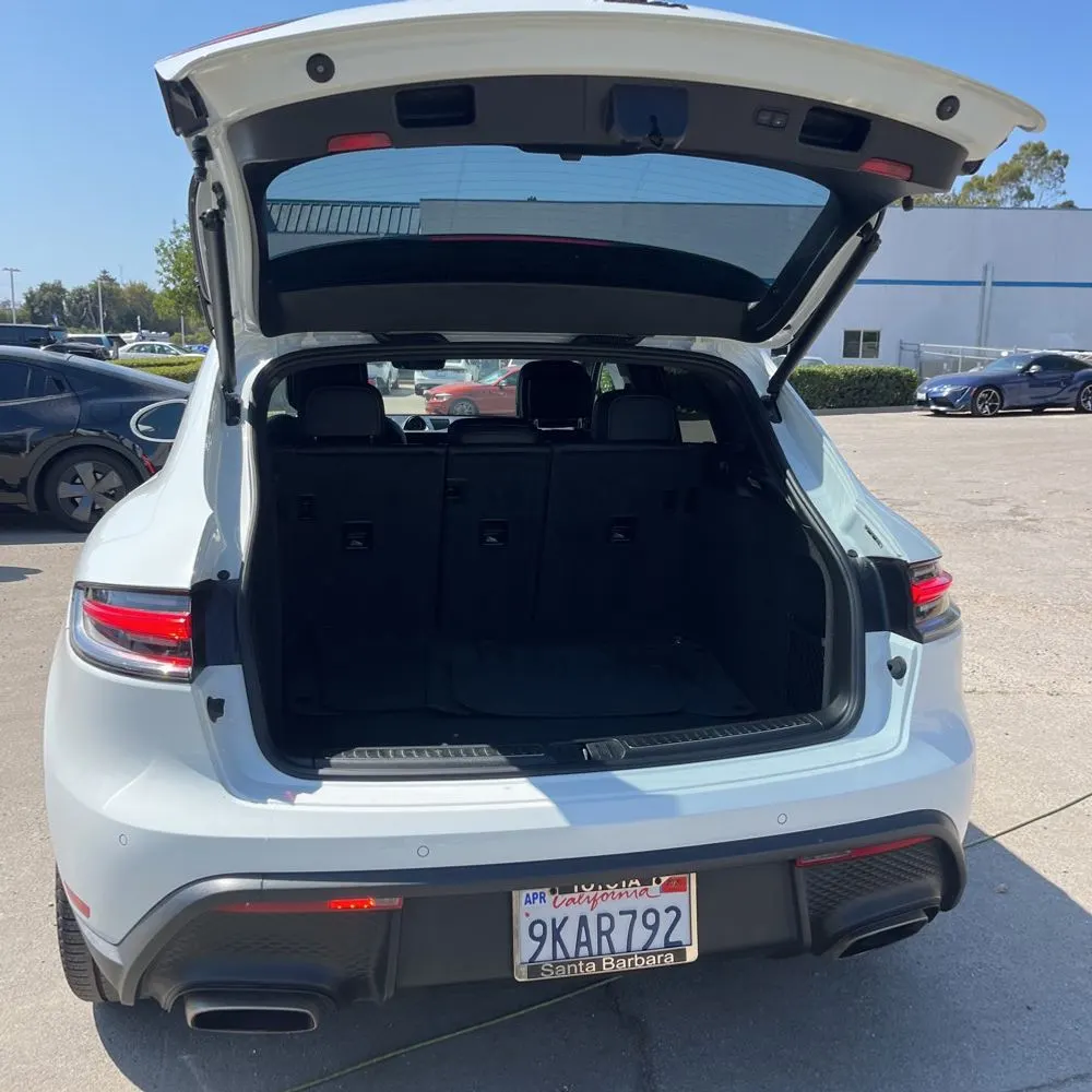 2023 Porsche Macan Base