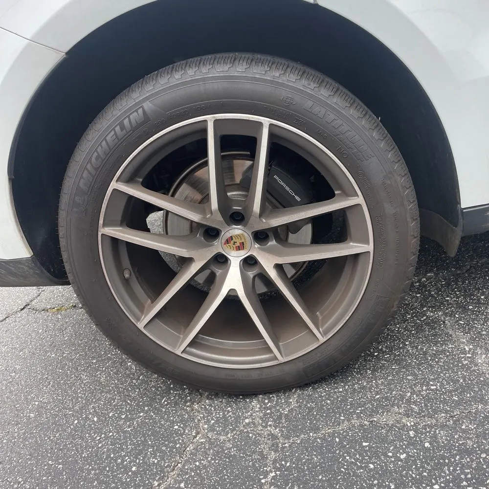 2024 Porsche Macan Base