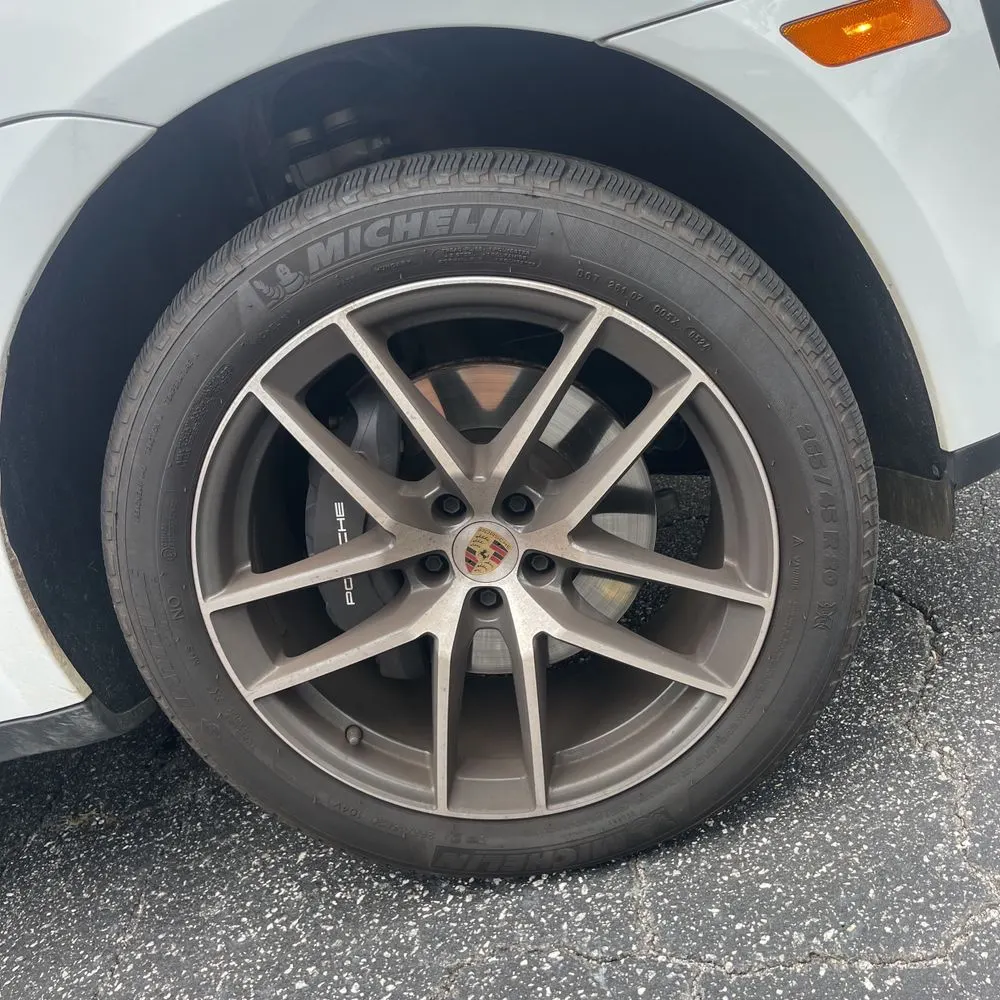 2024 Porsche Macan Base