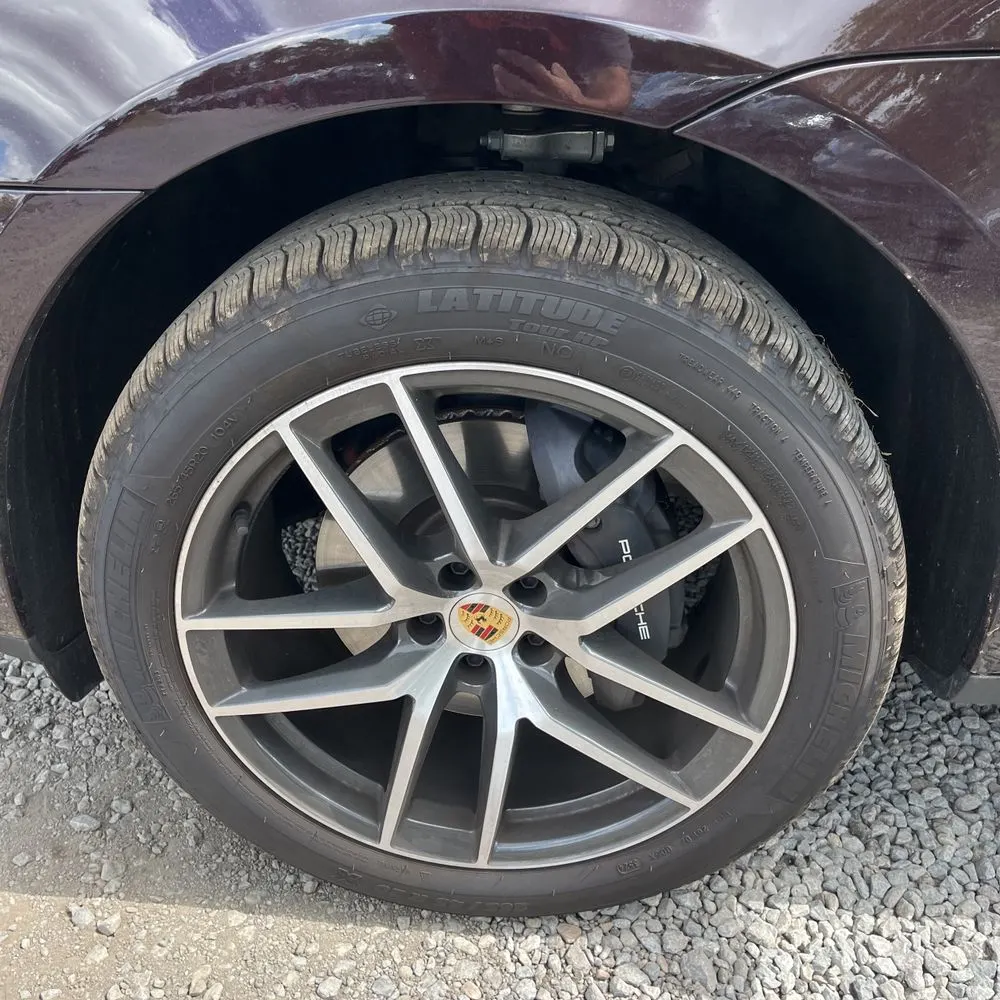 2025 Porsche Macan Base