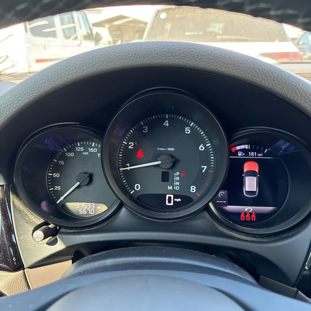 2024 Porsche Macan Base