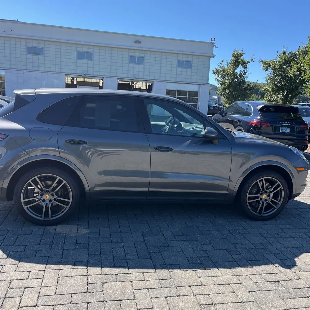 2022 Porsche Cayenne Base