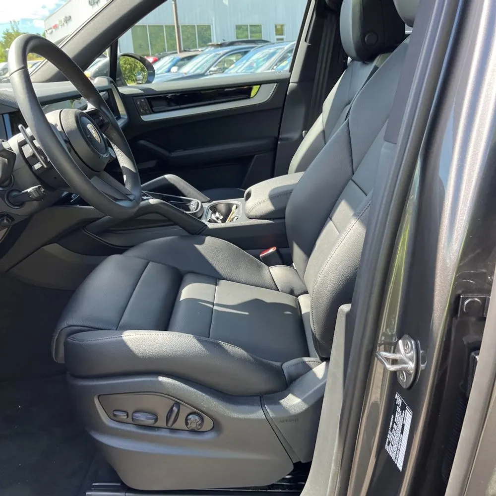 2025 Porsche Cayenne S 4D SUV