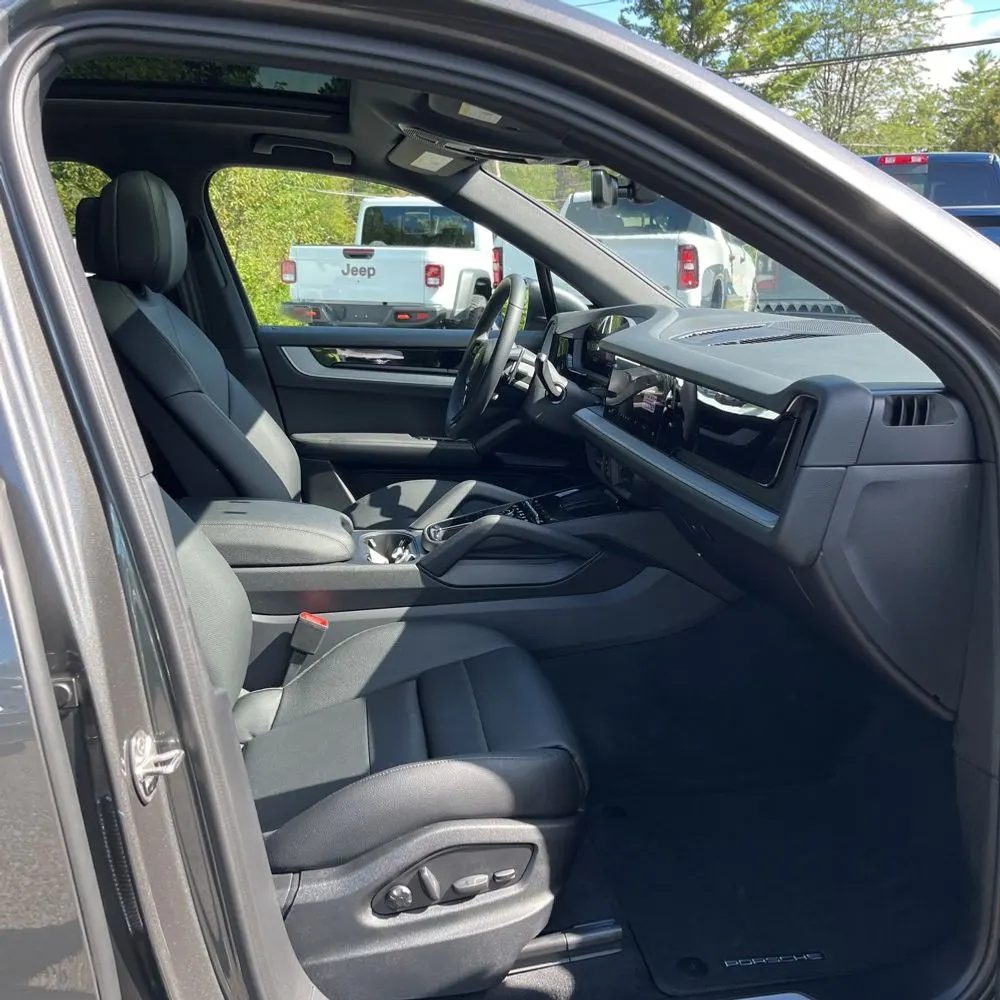 2025 Porsche Cayenne S 4D SUV