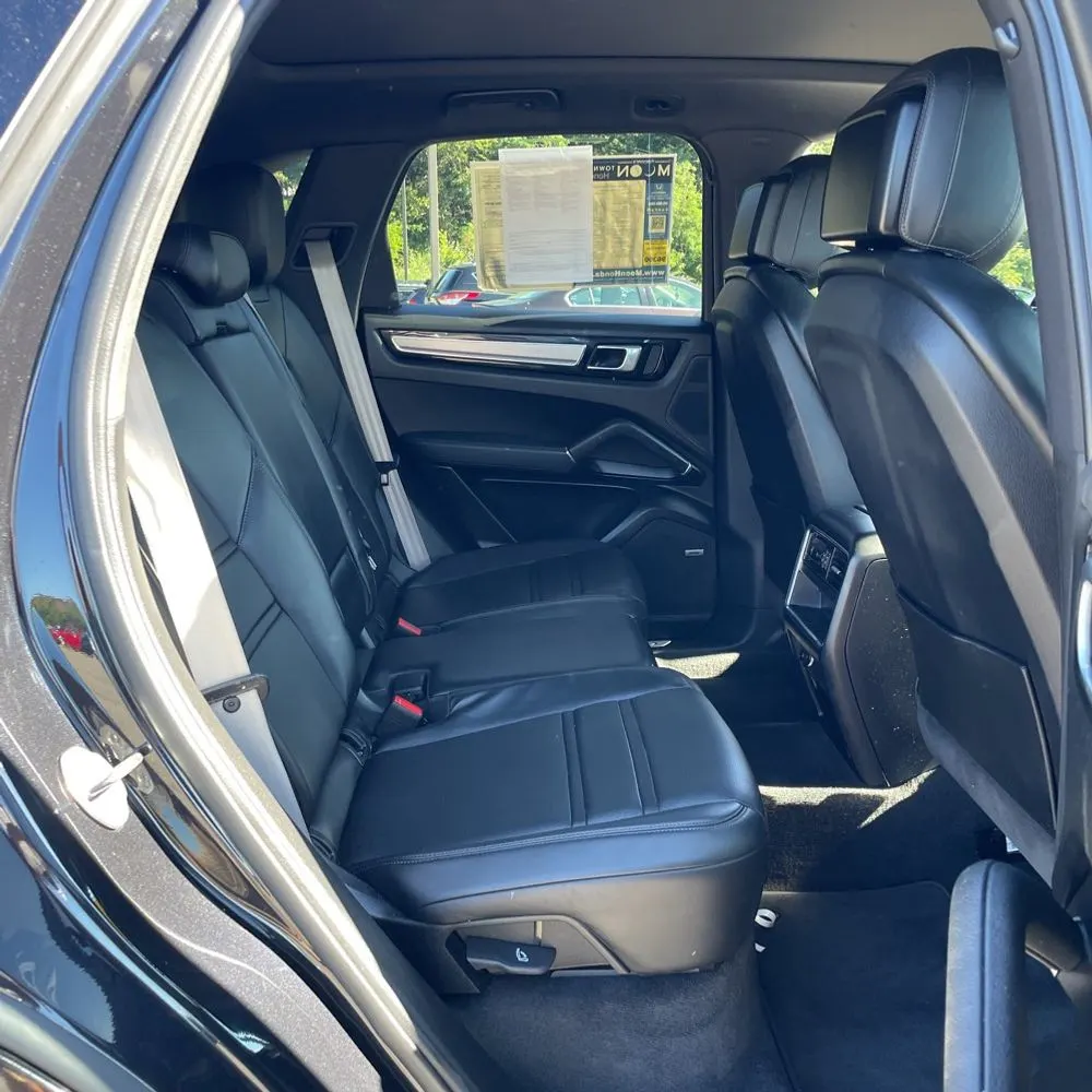 2022 Porsche Cayenne Platinum Edition