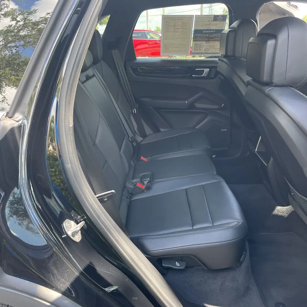 2022 Porsche Cayenne Base