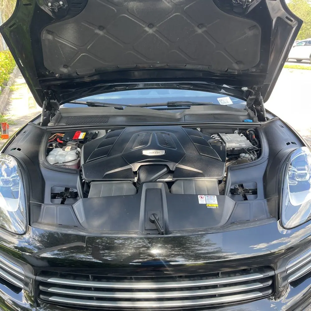 2022 Porsche Cayenne Base