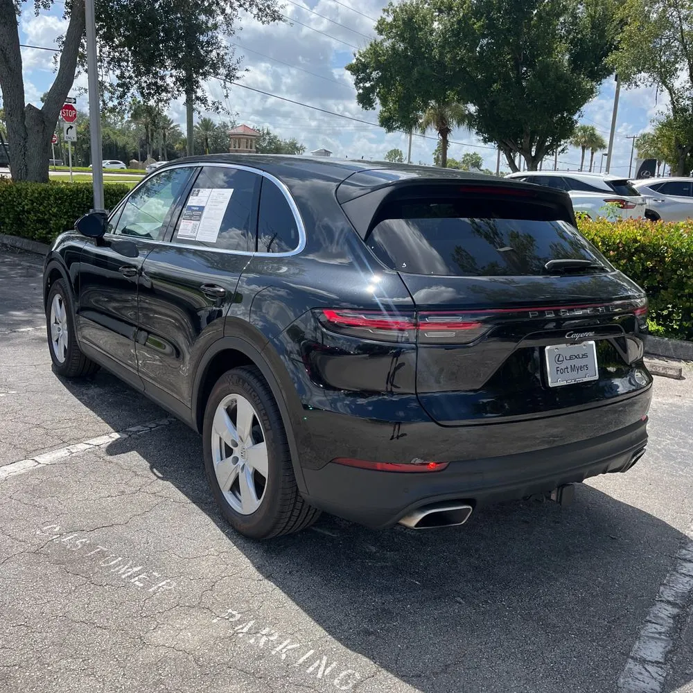 2022 Porsche Cayenne Base