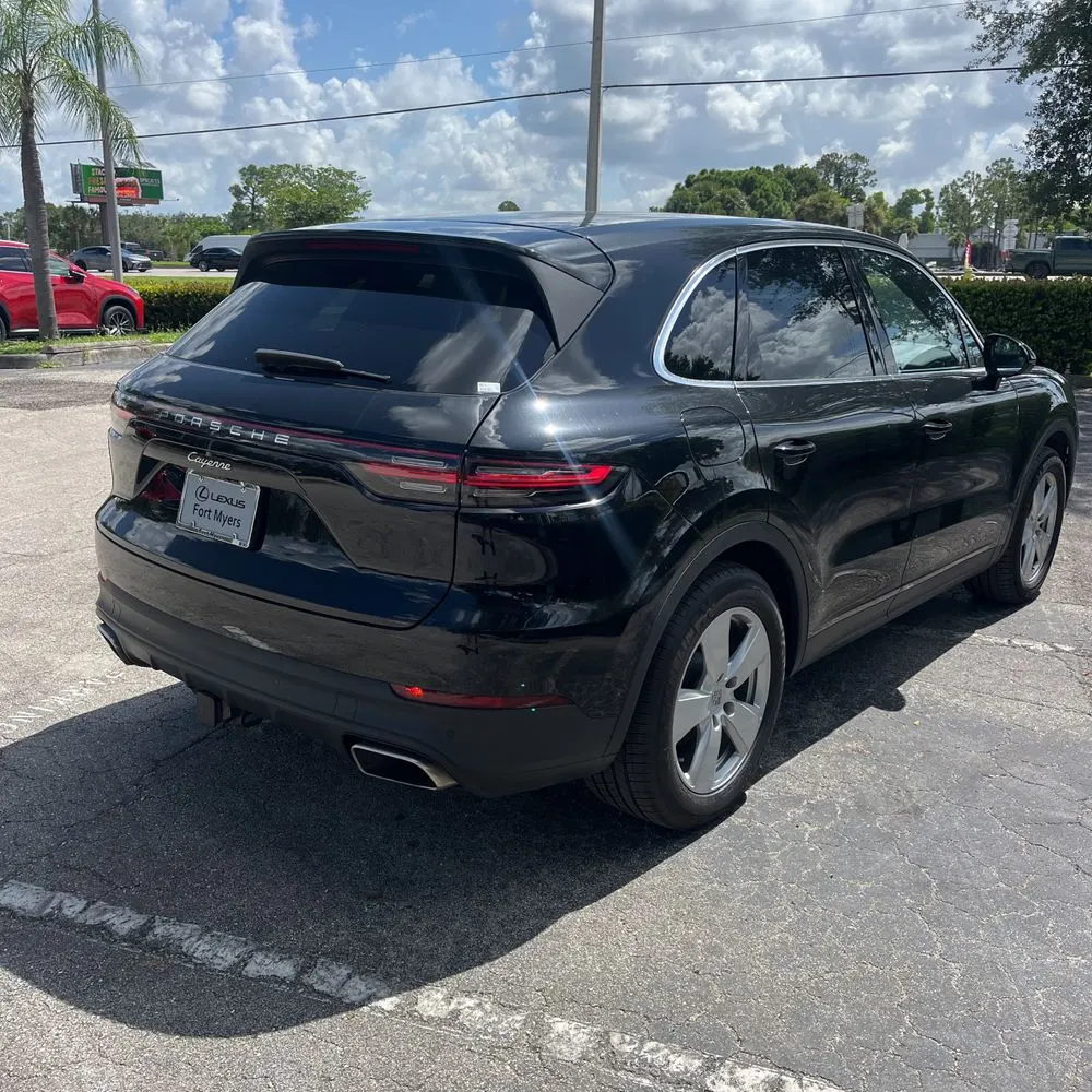 2022 Porsche Cayenne Base
