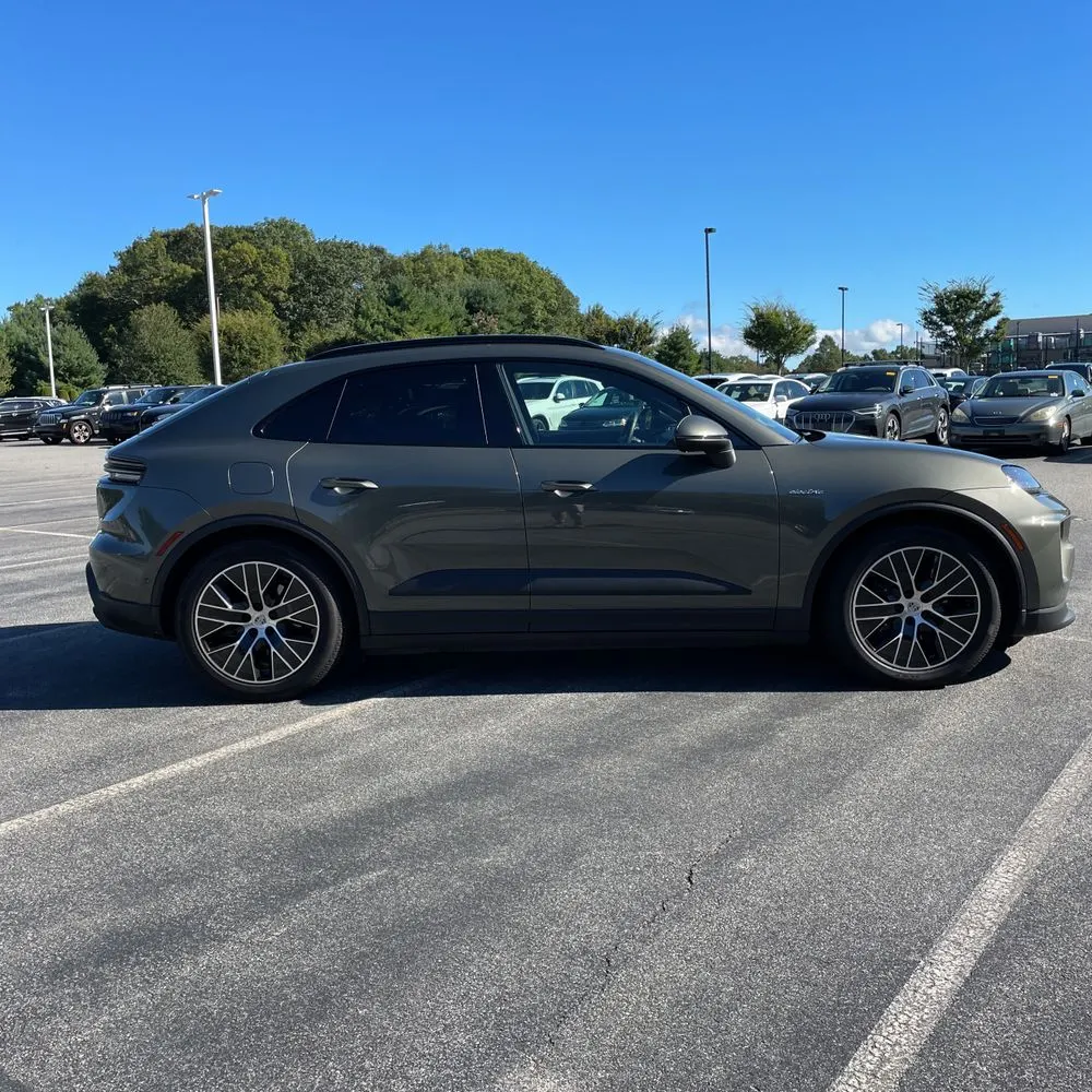2025 Porsche Macan EV 4