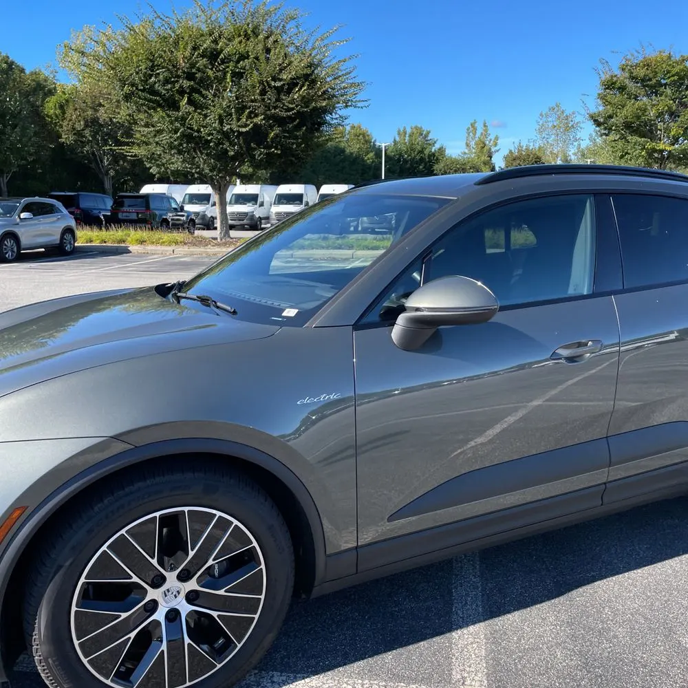 2025 Porsche Macan EV 4